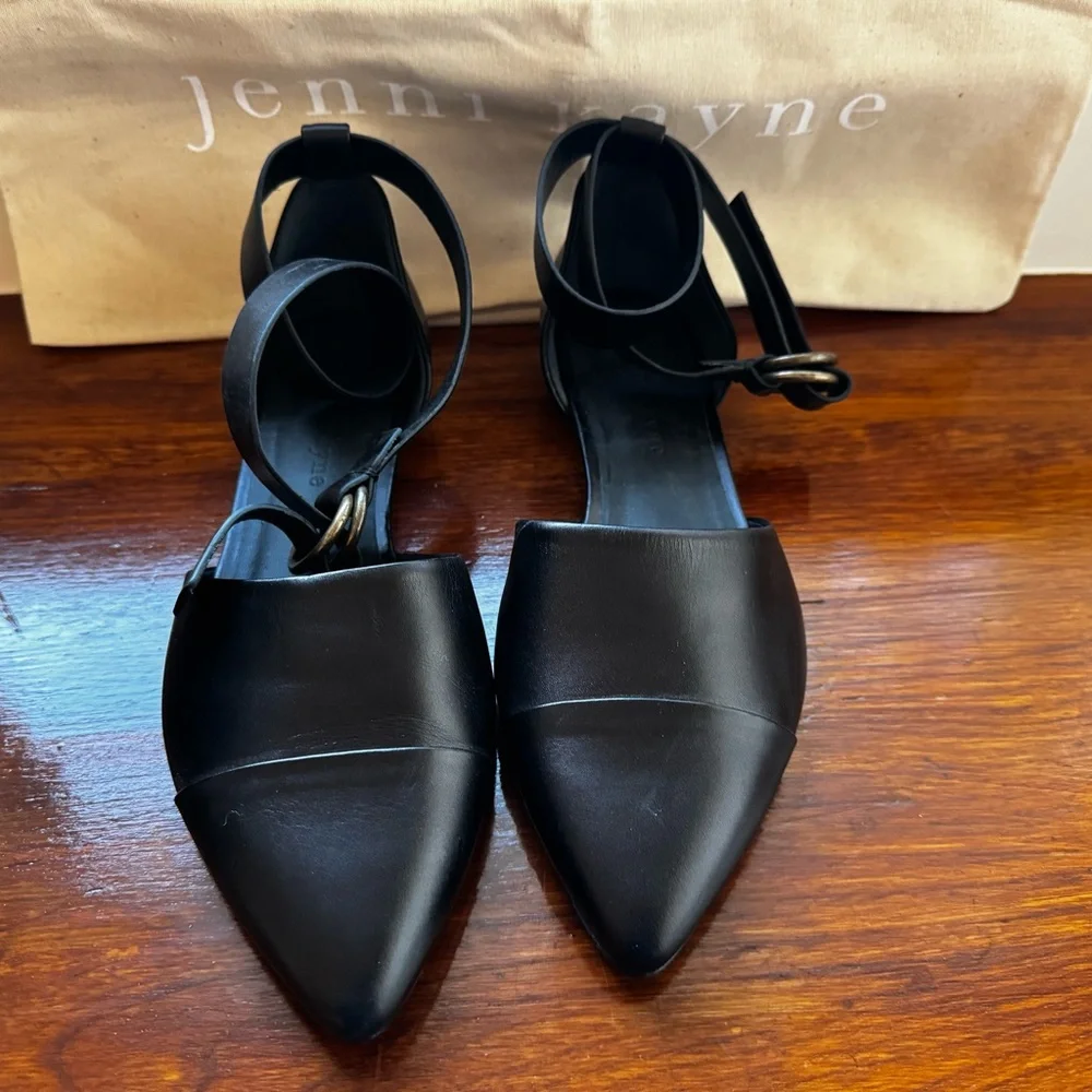 ❤️ NEW JENNI KAYNE BLACK POINTY TOE LEATHER FLATS ANKLE STRAP 7 ITALY - Picture 1 of 10
